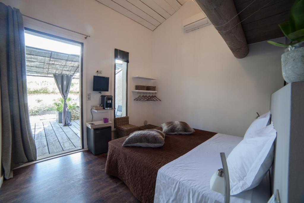L'Auberge De L'Aubergine Eygalieres (Bouches-du-Rhone) Room photo