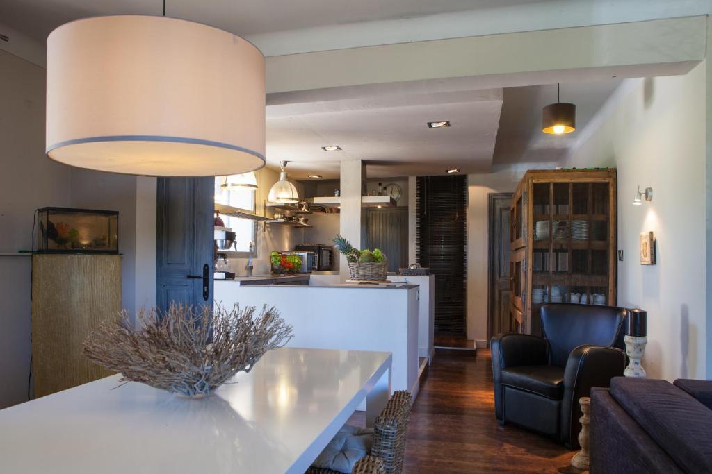 L'Auberge De L'Aubergine Eygalieres (Bouches-du-Rhone) Room photo
