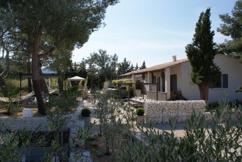 L'Auberge De L'Aubergine Eygalieres (Bouches-du-Rhone) Exterior photo