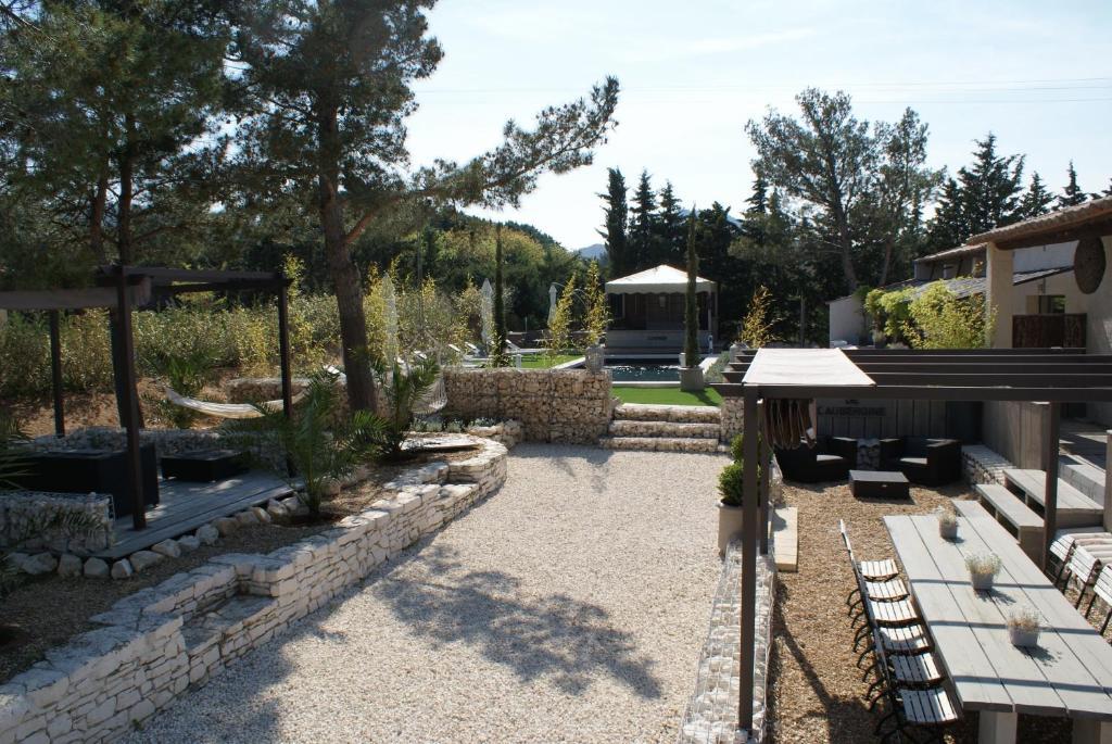 L'Auberge De L'Aubergine Eygalieres (Bouches-du-Rhone) Exterior photo